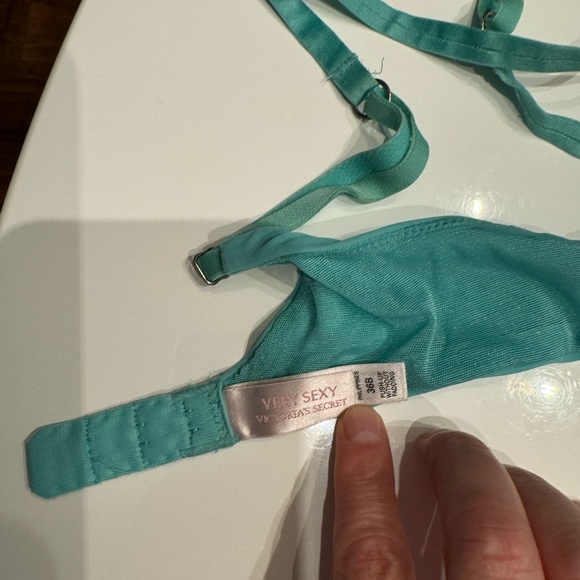 bras - Picture 2 of 2